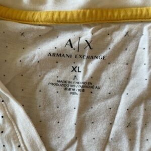 Armani exchange V-neck pocket short sleeve tshirt for men
Color white
Size XLARG